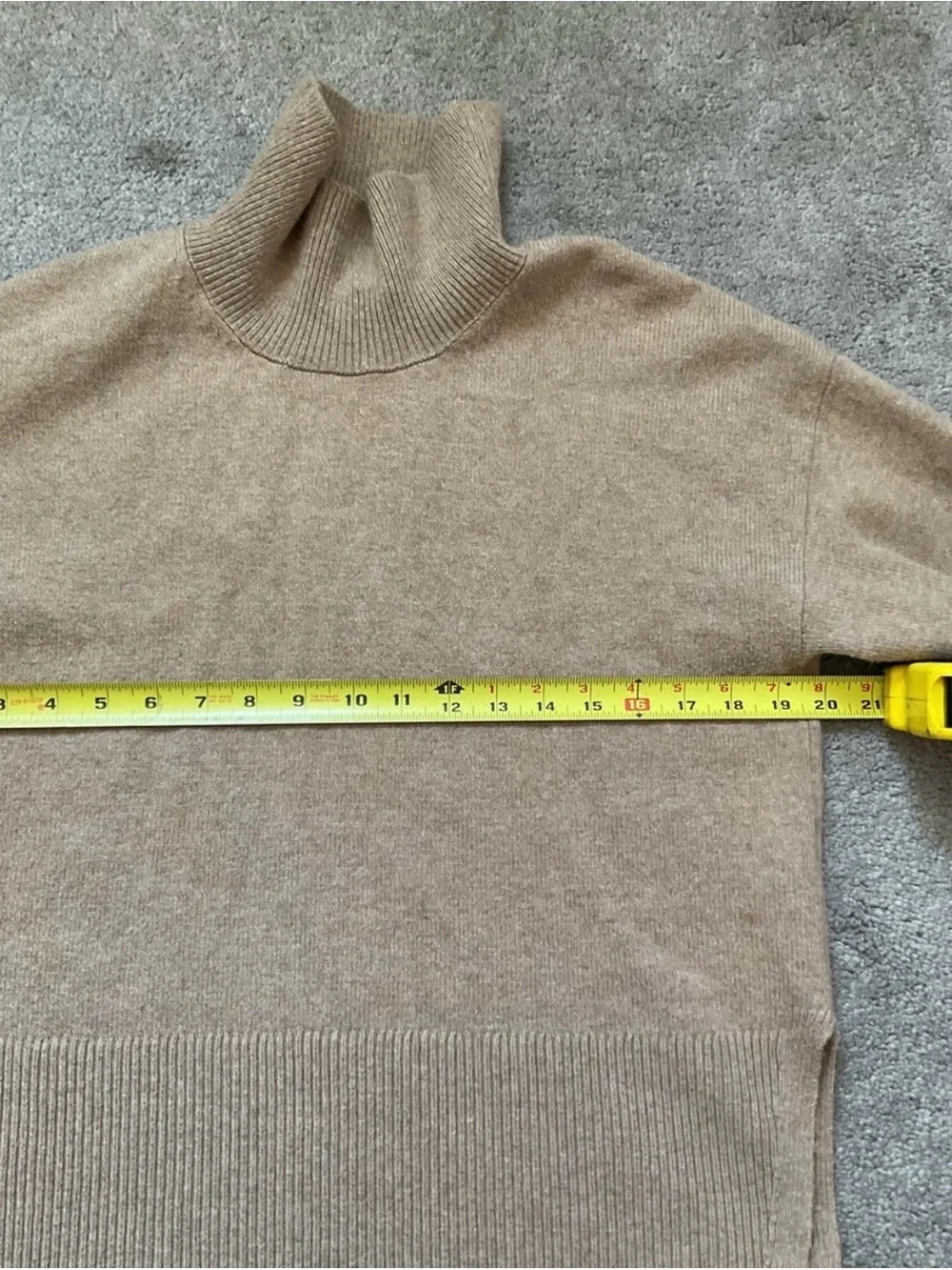Banana Republic Camel Tan Turtleneck Sweater Wool Blend Side Slits Medium